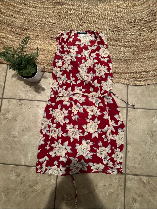 Dresses & Skirts - FLORAL MINI WRAP DRESS